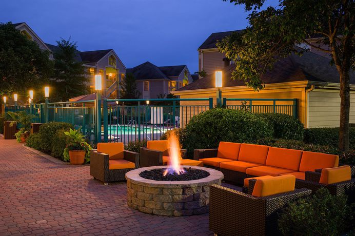 Imagen de la piscina del Hotel Hyatt House Bridgewater. Foto 16