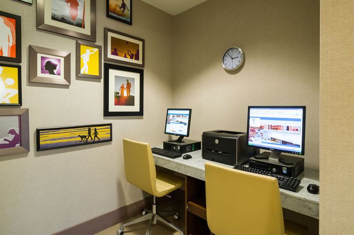 Imagen del bar/restaurante del Hotel Hyatt House Bridgewater. Foto 3