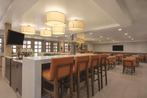 Imagen del bar/restaurante del Hotel Hyatt House Cypress/anaheim. Foto 4