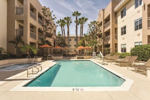 Imagen de la piscina del Hotel Hyatt House Cypress/anaheim. Foto 10