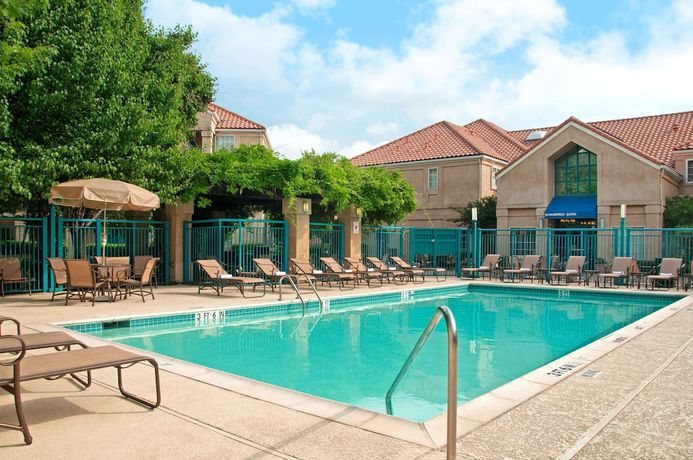 Imagen de la piscina del Hotel Hyatt House Dallas/addison. Foto 19