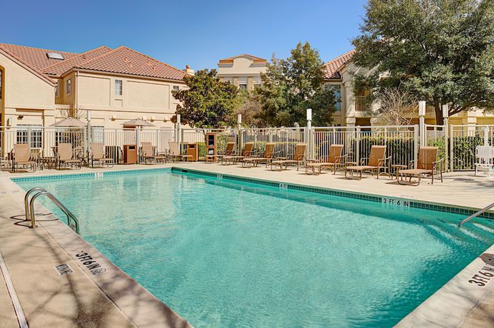 Imagen de la piscina del Hotel Hyatt House Dallas/addison. Foto 20