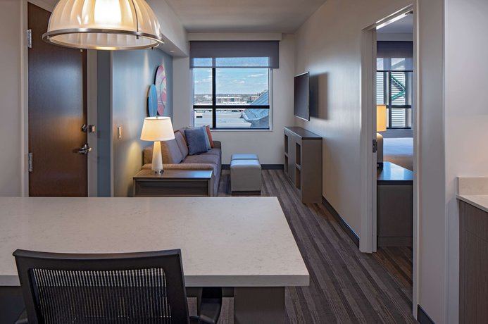 Imagen de la habitación del Hotel Hyatt House Indianapolis Downtown. Foto 1