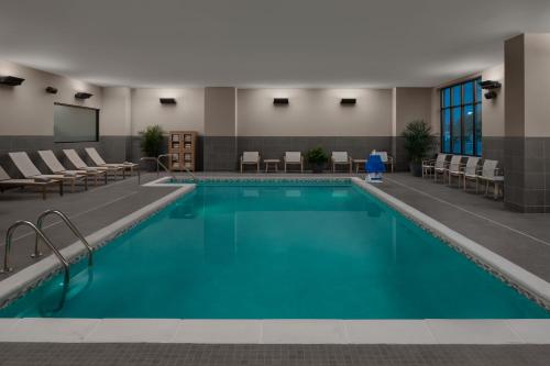 Imagen de la piscina del Hotel Hyatt House Lansing-University Area. Foto 15