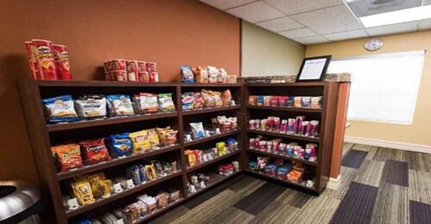 Imagen del bar/restaurante del Hotel Hyatt House Los Angeles Lax/manhattan Beach. Foto 12