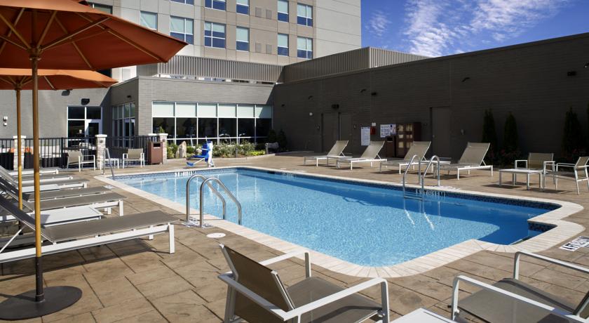 Imagen de la piscina del Hotel Hyatt House Raleigh North Hills. Foto 11