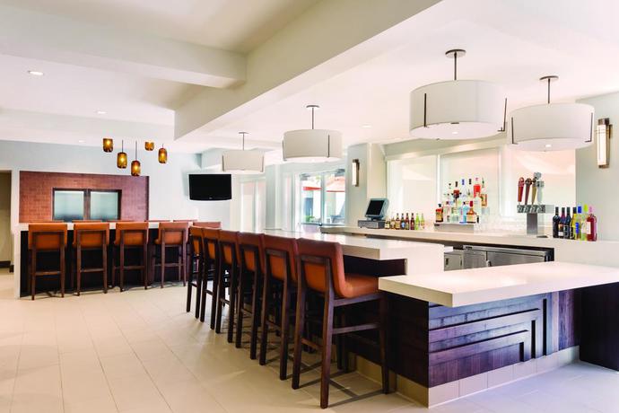 Imagen del bar/restaurante del Hotel Hyatt House San Diego/sorrento Mesa. Foto 3