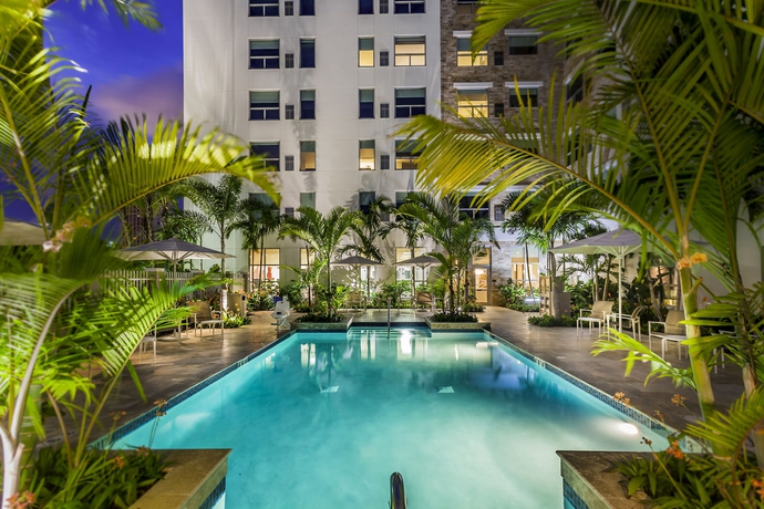 Imagen de la piscina del Hotel Hyatt House San Juan. Foto 16
