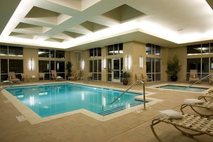 Imagen de la piscina del Hotel Hyatt House Seattle/Bellevue. Foto 20
