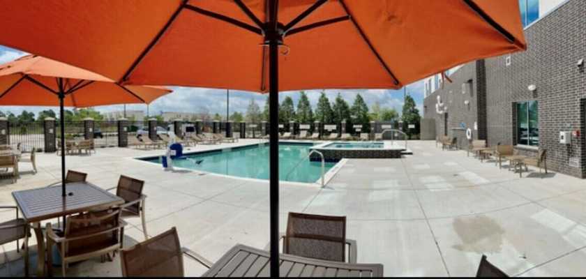 Imagen de la piscina del Hotel Hyatt House The Woodlands / Shenandoah. Foto 17