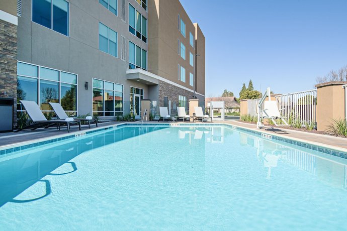 Imagen de la piscina del Hotel Hyatt Place Bakersfield. Foto 20