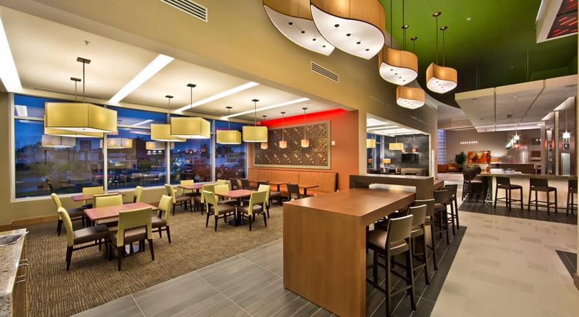 Imagen del bar/restaurante del Hotel Hyatt Place Bayamon. Foto 3