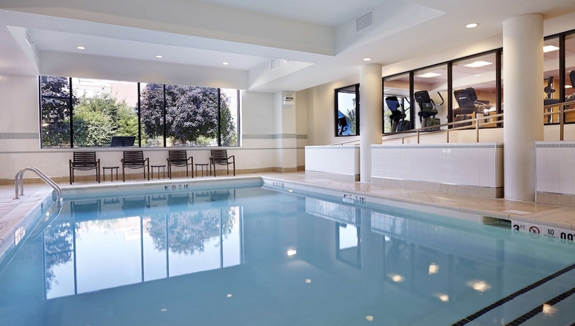 Imagen de la piscina del Hotel Hyatt Place Bloomington. Foto 19