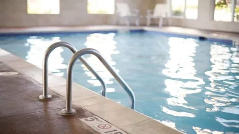 Imagen de la piscina del Hotel Hyatt Place Bloomington/normal. Foto 19
