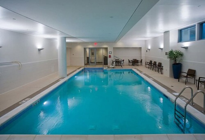 Imagen de la piscina del Hotel Hyatt Place Bloomington/normal. Foto 20