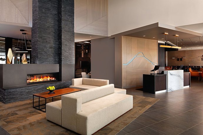 Imagen de los interiores del Hotel Hyatt Place Calgary Airport. Foto 18