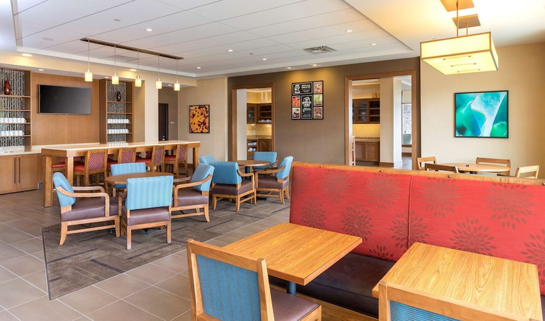 Imagen del bar/restaurante del Hotel Hyatt Place Canton. Foto 4