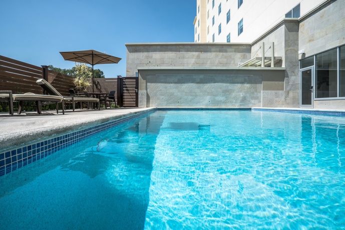 Imagen de la piscina del Hotel Hyatt Place Celaya. Foto 15