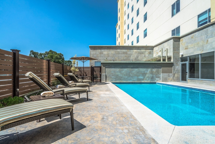 Imagen de la piscina del Hotel Hyatt Place Celaya. Foto 16