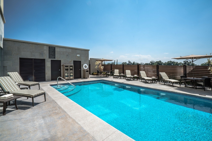 Imagen de la piscina del Hotel Hyatt Place Celaya. Foto 18