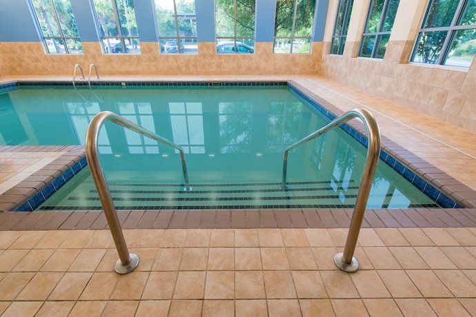 Imagen de la piscina del Hotel Hyatt Place Charleston Airport/Convention Center. Foto 20