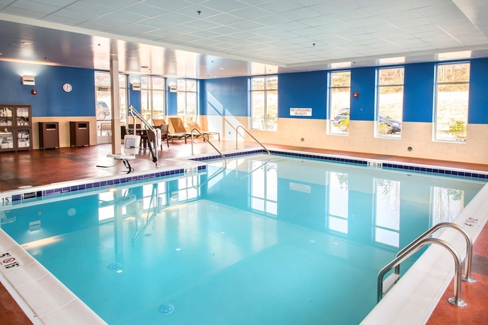 Imagen de la piscina del Hotel Hyatt Place Charlottesville. Foto 19