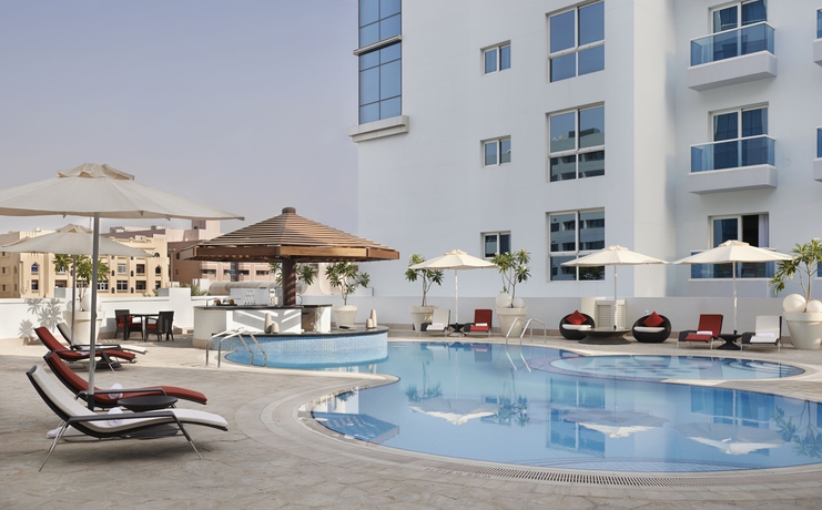 Imagen de la piscina del Hotel Hyatt Place Dubai Al Rigga and Residences. Foto 15
