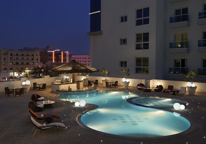 Imagen de la piscina del Hotel Hyatt Place Dubai Al Rigga and Residences. Foto 16