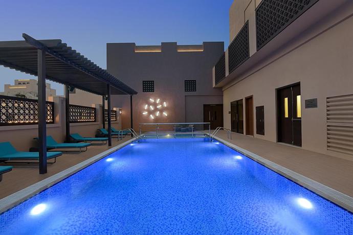 Imagen de la piscina del Hotel Hyatt Place Dubai Wasl District Residences. Foto 13