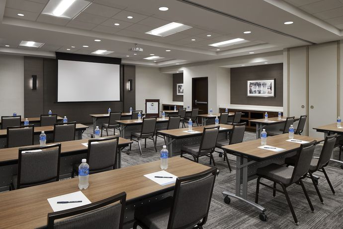 Imagen de los interiores del Hotel Hyatt Place Evansville. Foto 16