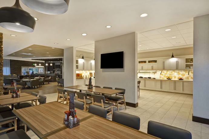 Imagen del bar/restaurante del Hotel Hyatt Place Fresno. Foto 3