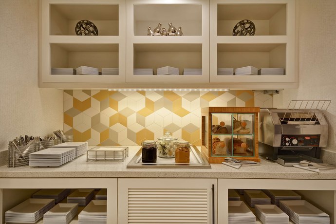 Imagen del bar/restaurante del Hotel Hyatt Place Fresno. Foto 4