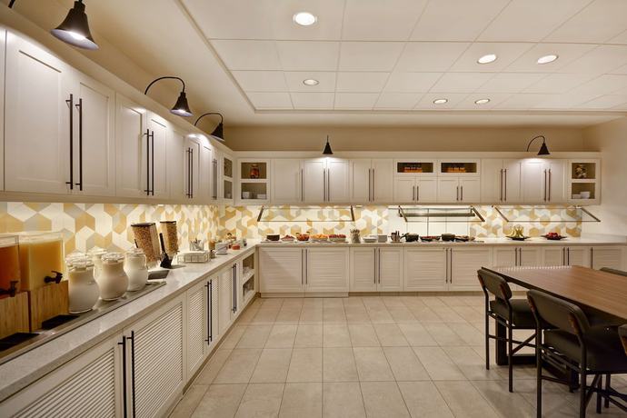 Imagen del bar/restaurante del Hotel Hyatt Place Fresno. Foto 7