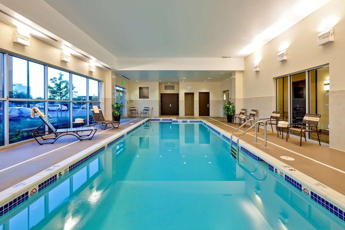 Imagen de la piscina del Hotel Hyatt Place Garden City. Foto 19