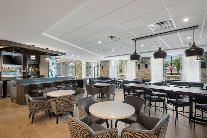 Imagen del bar/restaurante del Hotel Hyatt Place Hampton Convention Center. Foto 1