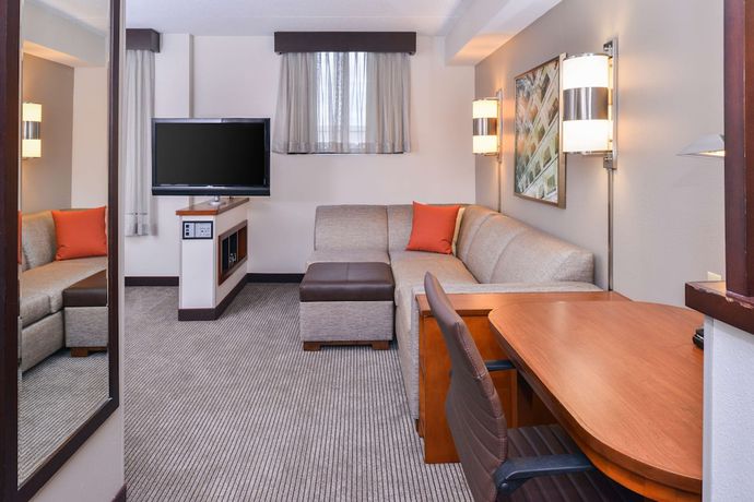 Imagen de la habitación del Hotel Hyatt Place Herndon Dulles Airport East. Foto 2