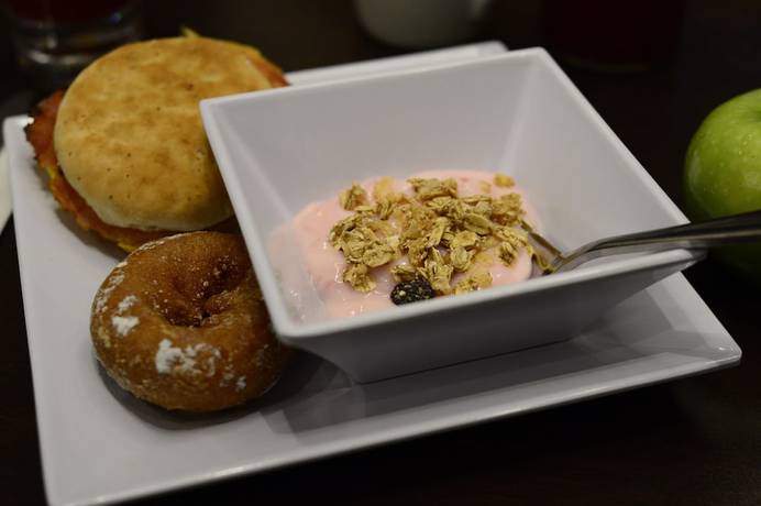 Imagen del bar/restaurante del Hotel Hyatt Place Indianapolis Airport. Foto 3