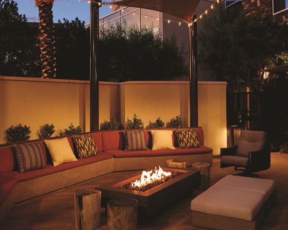 Imagen de los exteriores del Hotel Hyatt Place Las Vegas at Silverton Village. Foto 11