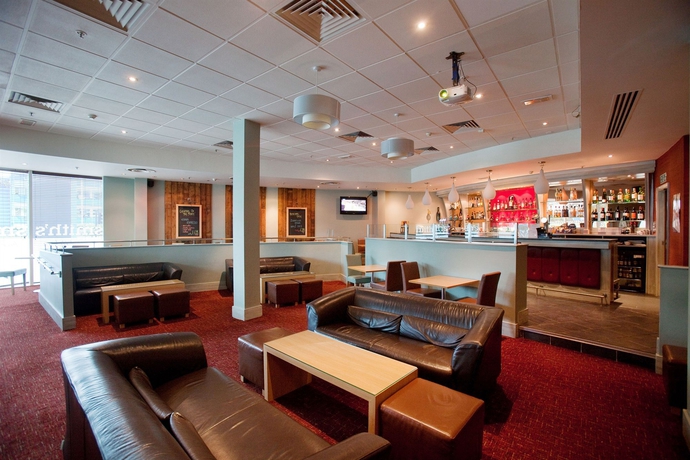 Imagen del bar/restaurante del Hotel Hyatt Place London Heathrow Airport. Foto 4