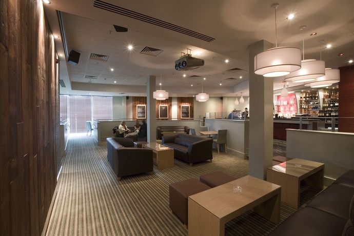 Imagen del bar/restaurante del Hotel Hyatt Place London Heathrow Airport. Foto 6