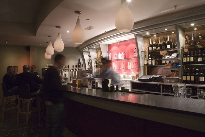 Imagen del bar/restaurante del Hotel Hyatt Place London Heathrow Airport. Foto 7