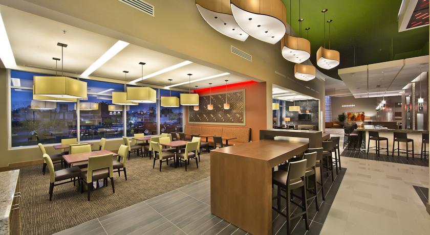 Imagen del bar/restaurante del Hotel Hyatt Place Manati. Foto 3