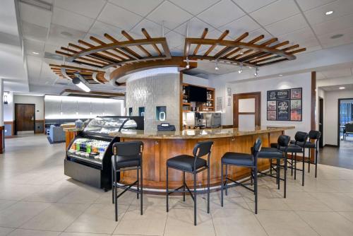 Imagen del bar/restaurante del Hotel Hyatt Place Miami Airport West Doral. Foto 3