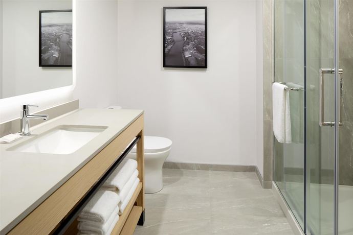 Imagen de la habitación del Hotel Hyatt Place Montreal Airport. Foto 3