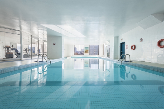 Imagen de la piscina del Hotel Hyatt Place Montreal - Downtown. Foto 16