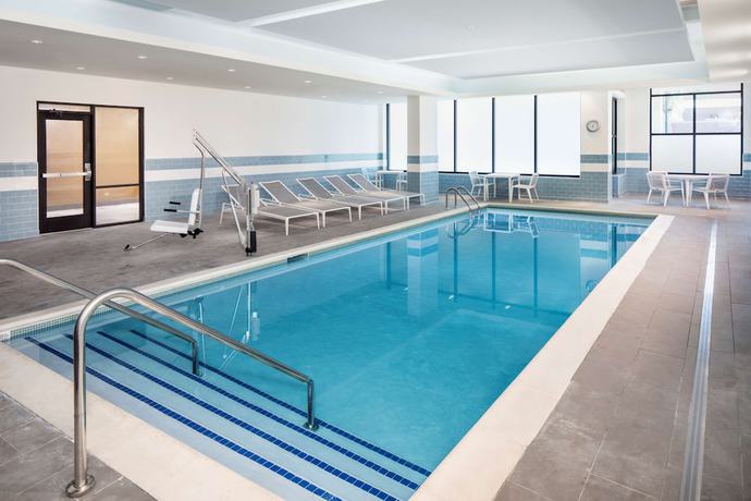 Imagen de la piscina del Hotel Hyatt Place Mount Pleasant Towne Centre. Foto 20