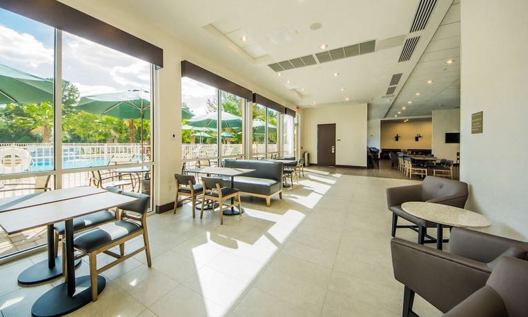 Imagen del bar/restaurante del Hotel Hyatt Place Orlando/lake Buena Vista. Foto 2