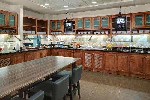 Imagen del bar/restaurante del Hotel Hyatt Place Pittsburgh Airport/robinson Mall. Foto 7