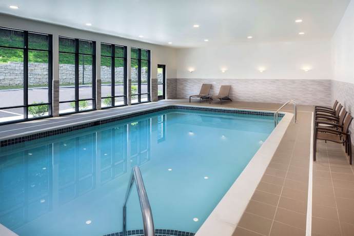 Imagen de la piscina del Hotel Hyatt Place Poughkeepsie / Hudson Valley. Foto 20