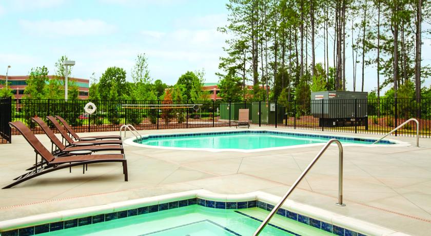 Imagen de la piscina del Hotel Hyatt Place Raleigh/cary. Foto 13